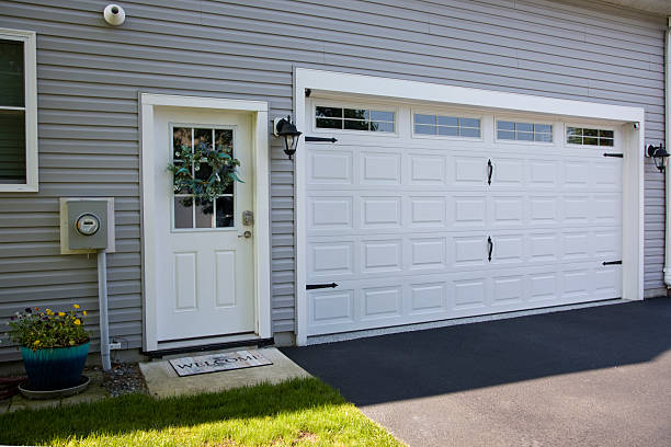 24/7 Emergency Garage Door Panel Replacement experts in Mount Morris, IL
